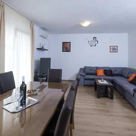 Big * Podstrana